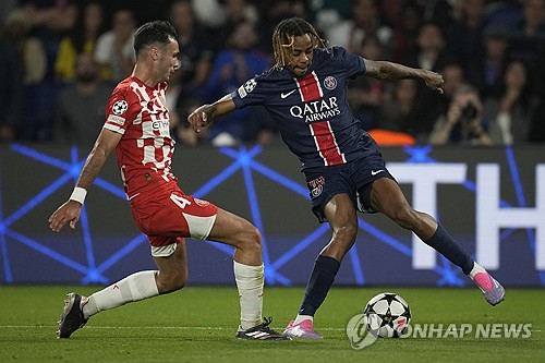 후반전 파리 생제르맹(PSG) 최고의 조커는 이강인이었다. 후반 18분경 비티냐를 대신해 교체 투입된 이강인은 좋은 활약을 펼치면서 PSG의 공격에 힘을 더했다. 경기 내내 답답한 흐름을 이어가던 PSG는 막바지에 나온 상대 골키퍼의 치명적인 실수로 홈에서 1-0 신승을 거뒀다. 사진 연합뉴스