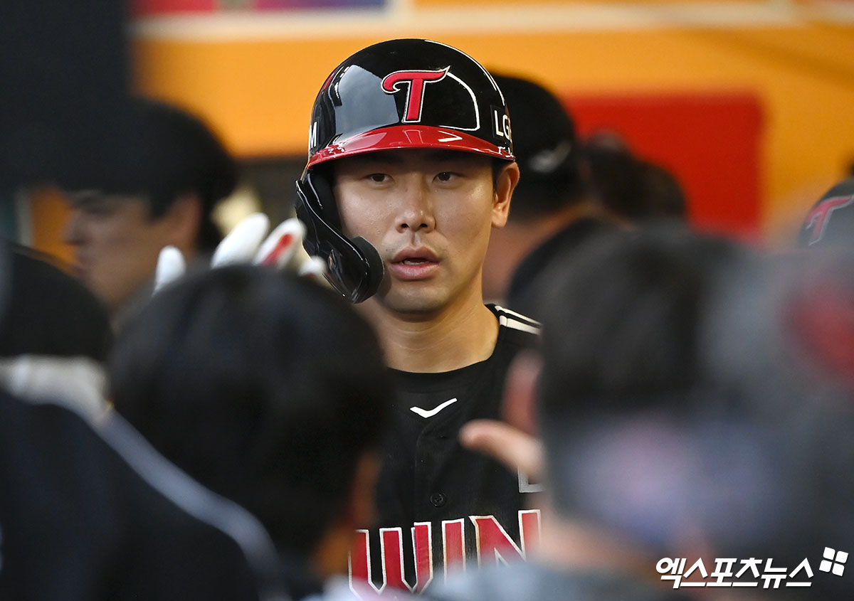 LG 외야수 홍창기는 19일 사직구장에서 열린 '2024 신한 SOL Bank KBO 리그' 롯데와 팀 간 마지막 맞대결에서 1번타자 우익수로 선발 출전했다. 5회초 솔로포를 때려내 팀 승리에 힘을 보탰다. 최종 성적은 5안타(1홈런) 1타점. 엑스포츠뉴스 DB