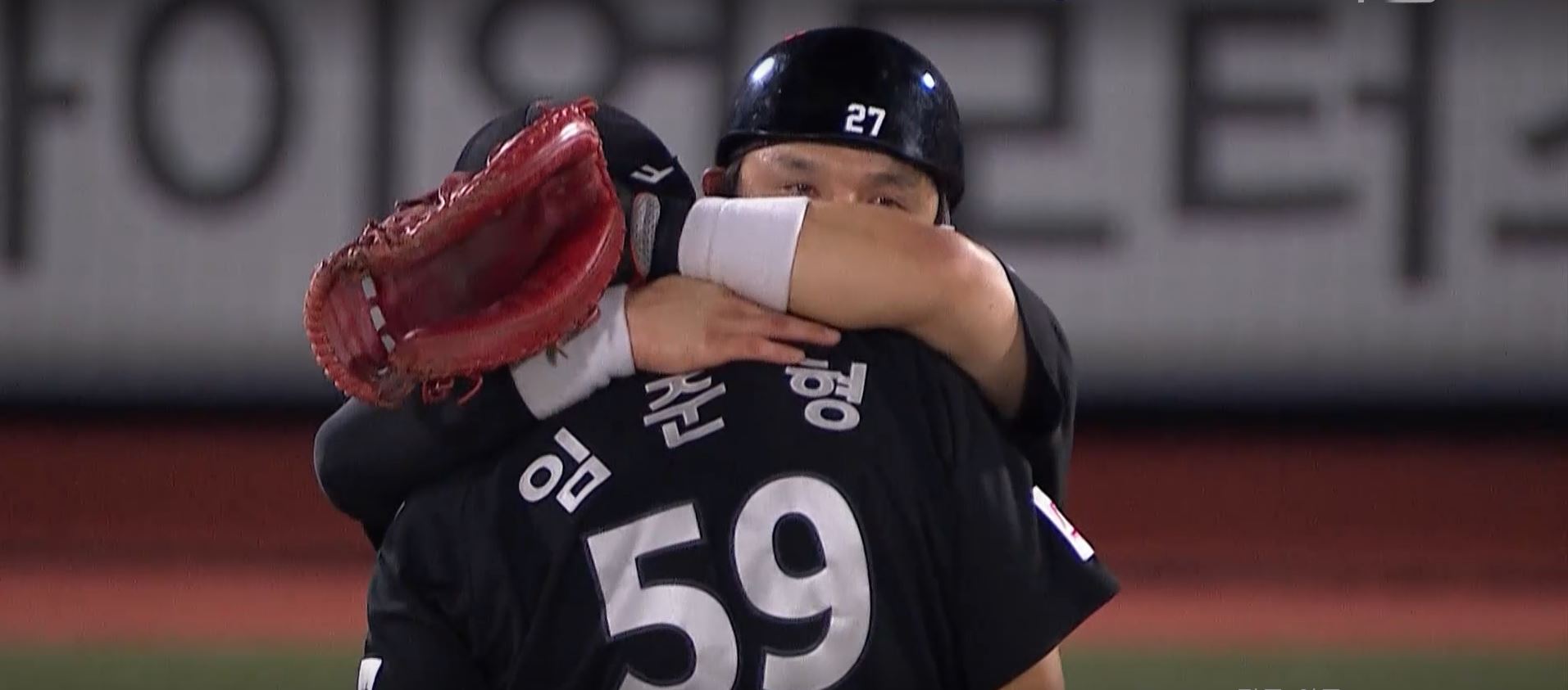 LG 투수 임준형은 19일 사직구장에서 열린 '2024 신한 SOL Bank KBO 리그' 롯데와 팀 간 마지막 맞대결에서 선발 등판했다. 최종 성적은 ⅔이닝 무실점. 선발 투수 최원태가 이석증에서 회복해 구원 등판하며 임준형은 조기 강판됐다. SBS Sports 중계화면 캡처