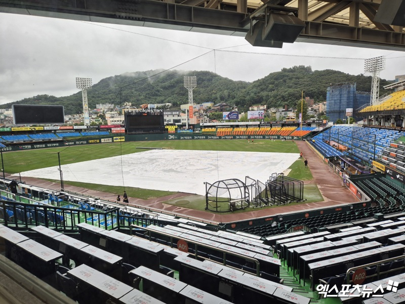 21일 대전 한화생명이글스파크에서 열릴 예정이었던 2024 신한 SOL Bank KBO리그 롯데 자이언츠와 한화 이글스의 팀 간 15차전이 우천취소됐다. 사진 엑스포츠뉴스