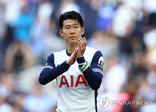 경기 최우수선수(Man Of The Match)는 손흥민의 차지였다. 최근 자신의 실력과 리더십을 의심하는 허무맹랑한 비난과 싸워야 했던 손흥민은 뛰어난 경기력과 2도움이라는 스탯으로 답했다. 브렌트퍼드와의 경기에서 멀티 도움을 기록한 손흥민은 경기 후 프리미어리그 사무국이 진행한 팬 투표에서 1만 6617명이 참여한 가운데 52.9%의 지지를 받아 압도적인 수치를 기록하면서 MOTM으로 선정됐다. 사진 연합뉴스