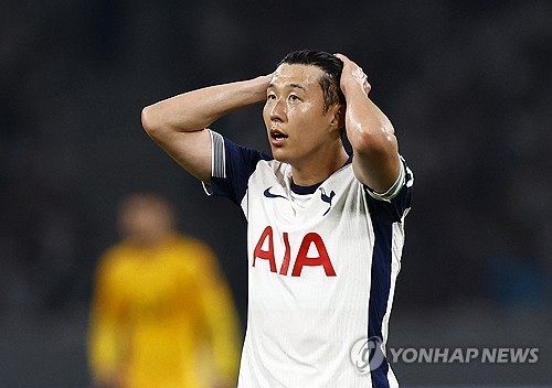 경기 최우수선수(Man Of The Match)는 손흥민의 차지였다. 최근 자신의 실력과 리더십을 의심하는 허무맹랑한 비난과 싸워야 했던 손흥민은 뛰어난 경기력과 2도움이라는 스탯으로 답했다. 브렌트퍼드와의 경기에서 멀티 도움을 기록한 손흥민은 경기 후 프리미어리그 사무국이 진행한 팬 투표에서 1만 6617명이 참여한 가운데 52.9%의 지지를 받아 압도적인 수치를 기록하면서 MOTM으로 선정됐다. 사진 연합뉴스