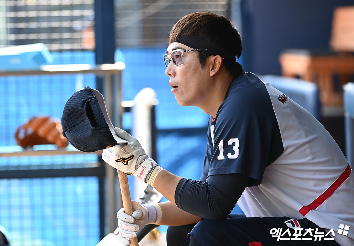 두산 내야수 허경민은 21일 잠실구장에서 열린 '2024 신한 SOL Bank KBO 리그' LG와 더블헤더 1경기에서 상대 선발 에르난데스에게 헤드샷을 맞는 아찔한 부상을 당했다. 엑스포츠뉴스 DB