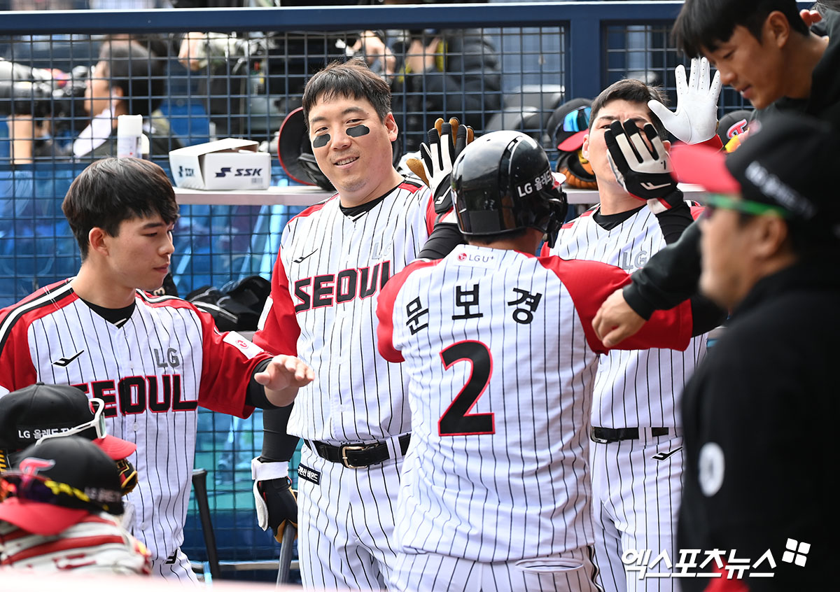 LG는 22일 잠실구장에서 열린 '2024 신한 SOL Bank KBO 리그' 두산과 팀 간 마지막 맞대결에서 9-5로 승리했다. 리그 3위 LG는 리그 4위 두산과 경기 차를 '3'으로 벌리며 3위를 지켰다. 엑스포츠뉴스 DB