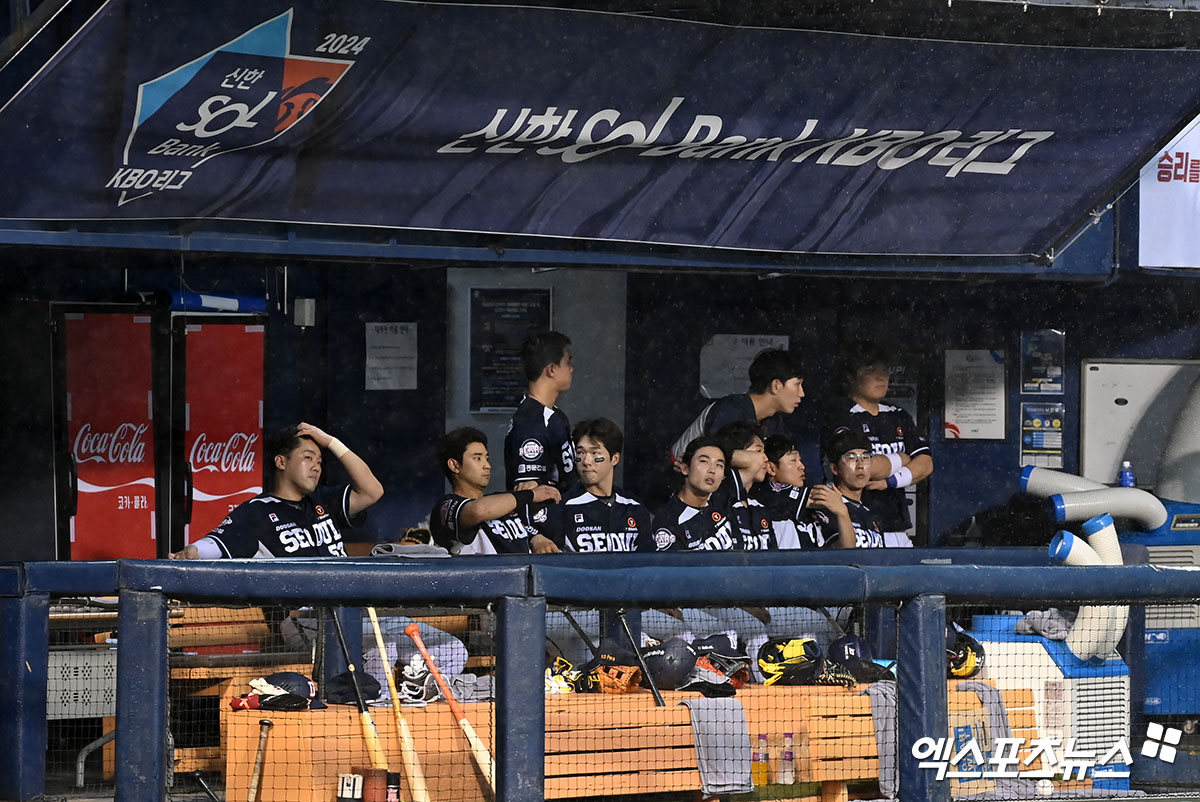 두산은 22일 잠실구장에서 열린 '2024 신한 SOL Bank KBO 리그' LG와 팀 간 마지막 맞대결에서 5-9로 패했다. 이날 패배로 일요일 14연패에 빠졌다. 엑스포츠뉴스 DB