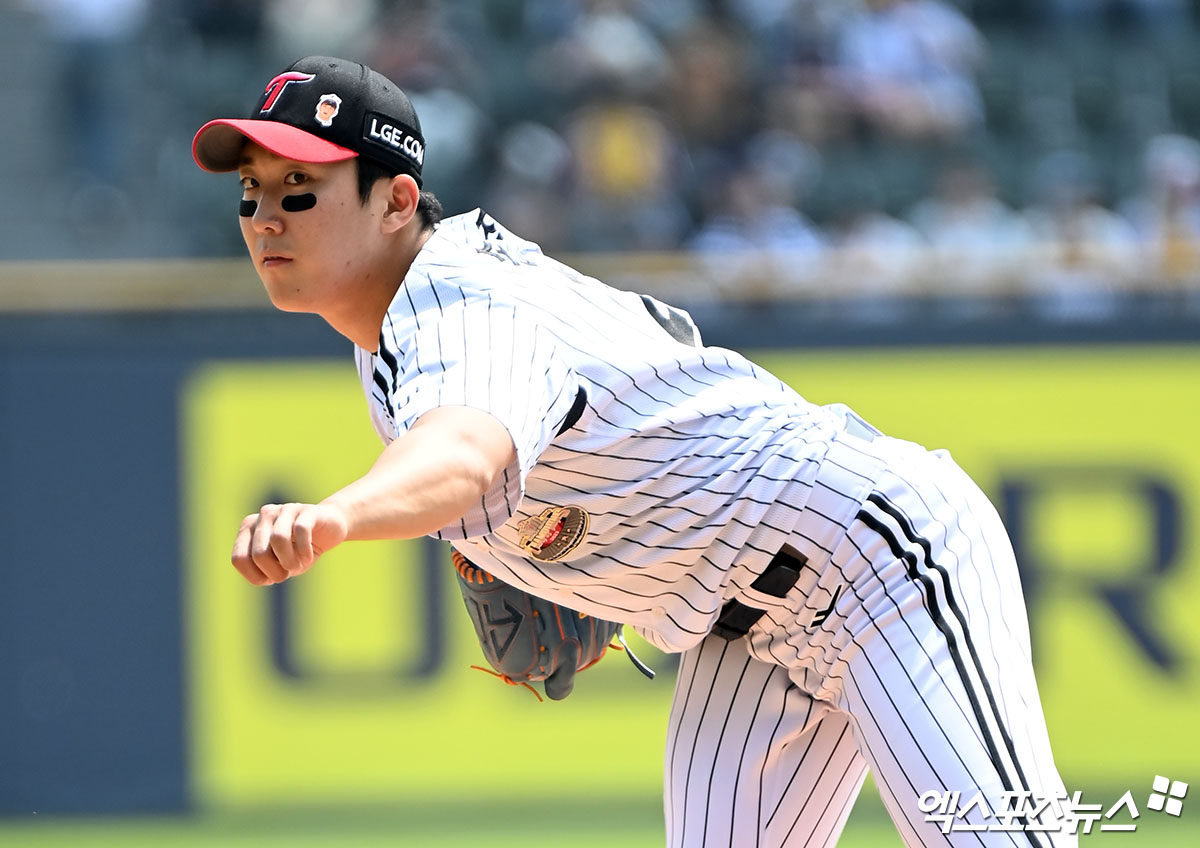 LG 투수 손주영은 21일 잠실구장에서 열린 '2024 신한 SOL Bank KBO 리그' 두산과 더블헤더 2경기에 선발 등판했다. 7이닝 무실점으로 팀의 2-0 승리를 이끌었다. 동시에 시즌 9승을 챙겼다. 올해 뛰어난 활약으로 포스트시즌 선발 한 자리를 약속받았다. 엑스포츠뉴스 DB