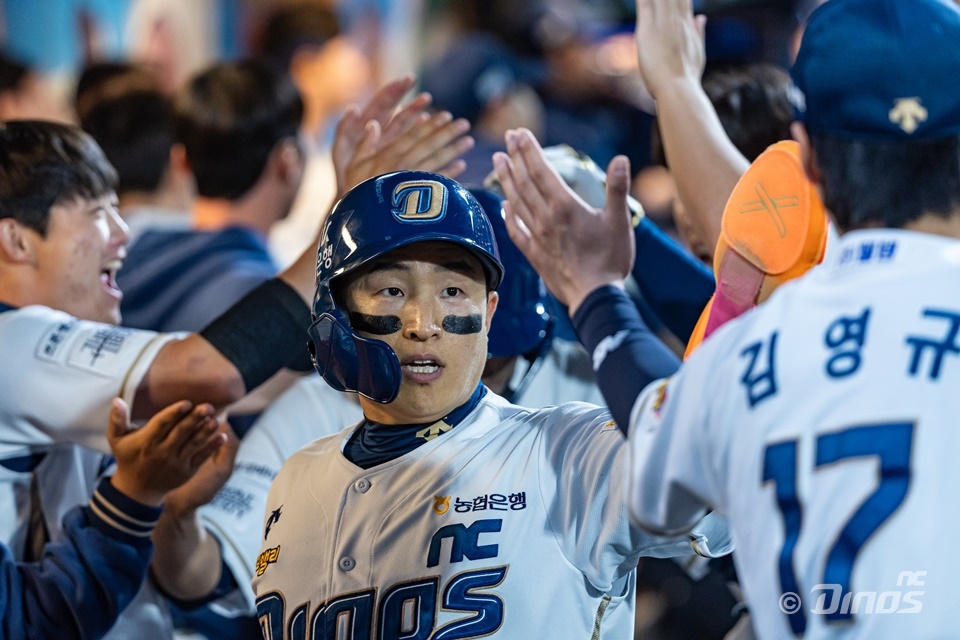 NC 외야수 손아섭은 25일 창원 NC파크에서 열릴 '2024 신한 SOL Bank KBO 리그' SSG와 팀 간 15차전 경기를 앞두고 1군 엔트리에 합류했다. 부상 이후 80일 만에 1군 복귀다. NC 다이노스