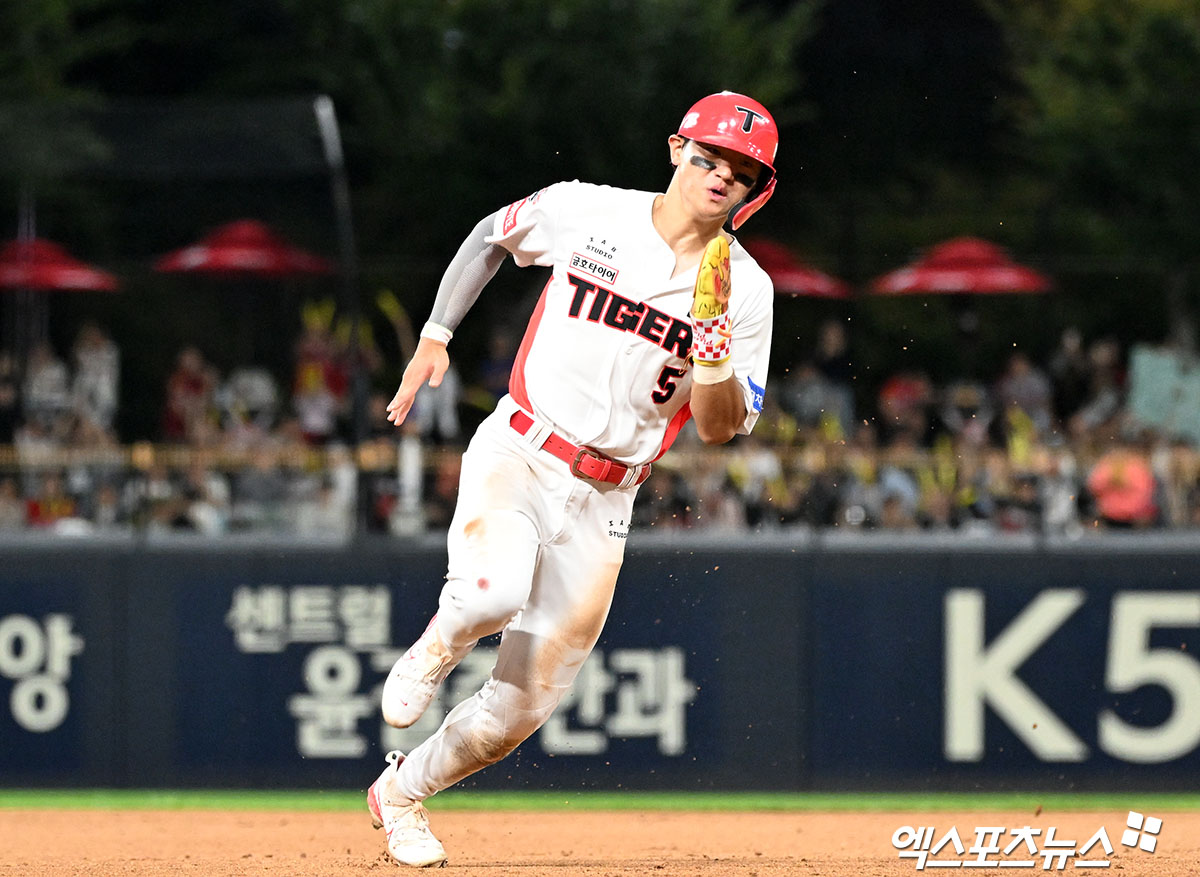 KBO 국내 타자 최초의 40홈런-40도루에 도전 중인 KIA 타이거즈 김도영. 사진 엑스포츠뉴스 DB