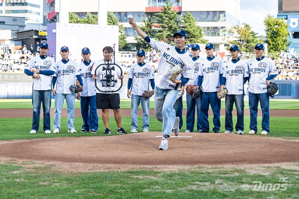 NC는 28일 창원 NC파크에서 열린 '2024 신한 SOL Bank KBO 리그' 두산과 팀 간 마지막 맞대결에서 '드래프트 데이'를 진행했다. NC 다이노스