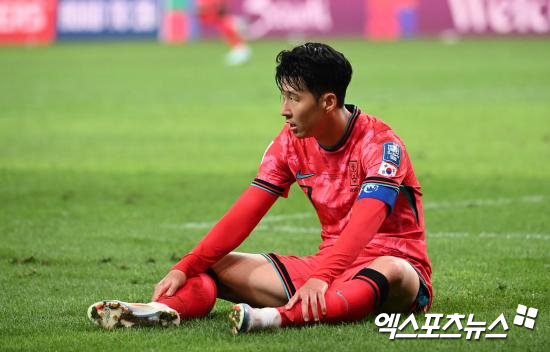 대한민국 축구 국가대표팀의 주장 손흥민이 부상을 당한 와중에도 10월 A매치에 소집됐다. 다만 홍명보 감독은 손흥민의 컨디션을 고려해 손흥민을 무리하게 출전시킬 생각은 없다면서 오히려 손흥민이 빠졌을 때를 대비한 플랜B를 세운 상태라고 설명했다. 대한축구협회는 30일 서울 종로구 신문로에 위치한 축구회관에서 오는 10월 2026 국제축구연맹(FIFA) 북중미 월드컵(캐나다·멕시코·미국 공동개최) 아시아 지역 3차 예선 2연전을 앞두고 10월 A매치 소집명단을 발표했다. 사진 엑스포츠뉴스 DB