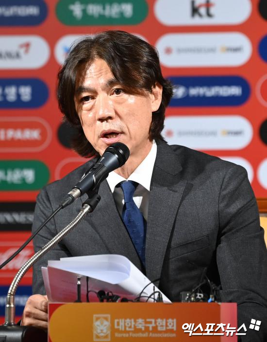 대한민국 축구 국가대표팀의 수장 홍명보 감독은 30일 서울 종로구 신문로에 위치한 축구회관에서 진행된 2026 국제축구연맹(FIFA) 북중미 월드컵(캐나다·멕시코·미국 공동개최) 아시아 지역 3차 예선 2연전에 앞서 진행된 10월 A매치 명단 발표 기자회견에서 이와 같이 답답함을 토로했다. 사진 엑스포츠뉴스 DB