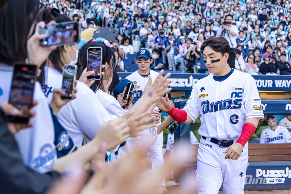 NC 외야수 손아섭은 1일 창원 NC파크에서 열릴 '2024 신한 SOL Bank KBO 리그' 롯데와 팀 간 마지막 맞대결에서 2번 지명타자로 선발 출전할 계획이다. NC 다이노스