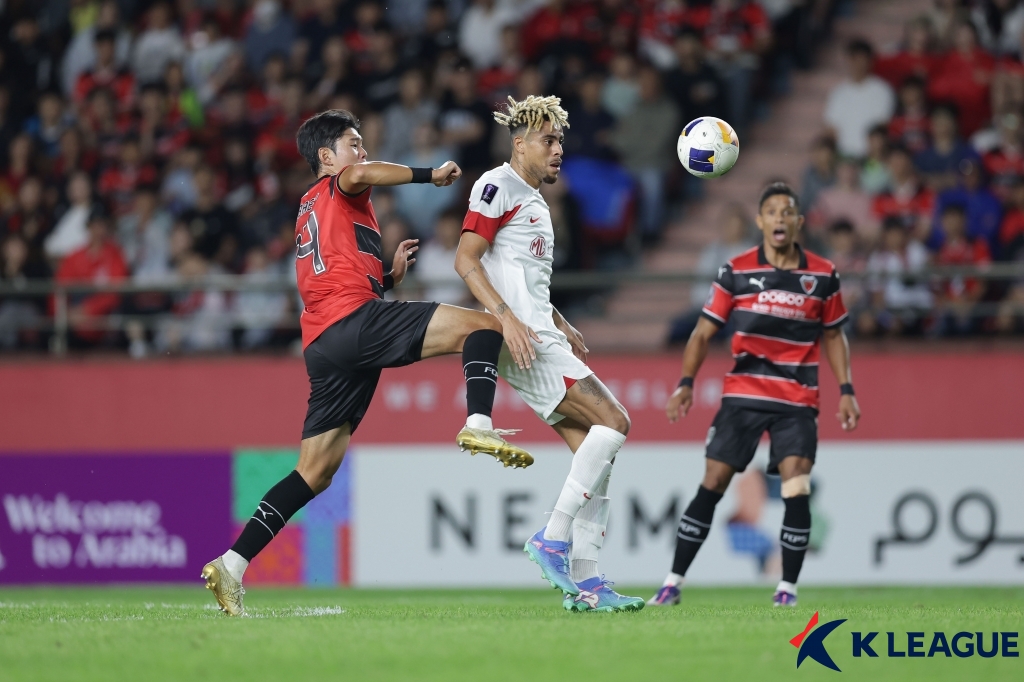 포항 스틸러스는 1일 포항스틸야드에서 열린 상하이 하이강과의 2024-2025시즌 아시아축구연맹(AFC) 챔피언스리그 엘리트(이하 ACLE) 동아시아 지구 리그스테이지 2라운드에서 완델손과 홍윤상 그리고 한찬희의 연속골에 힘입어 3-0 완승을 거두며 3연승에 성공했다. 한국프로축구연맹 제공