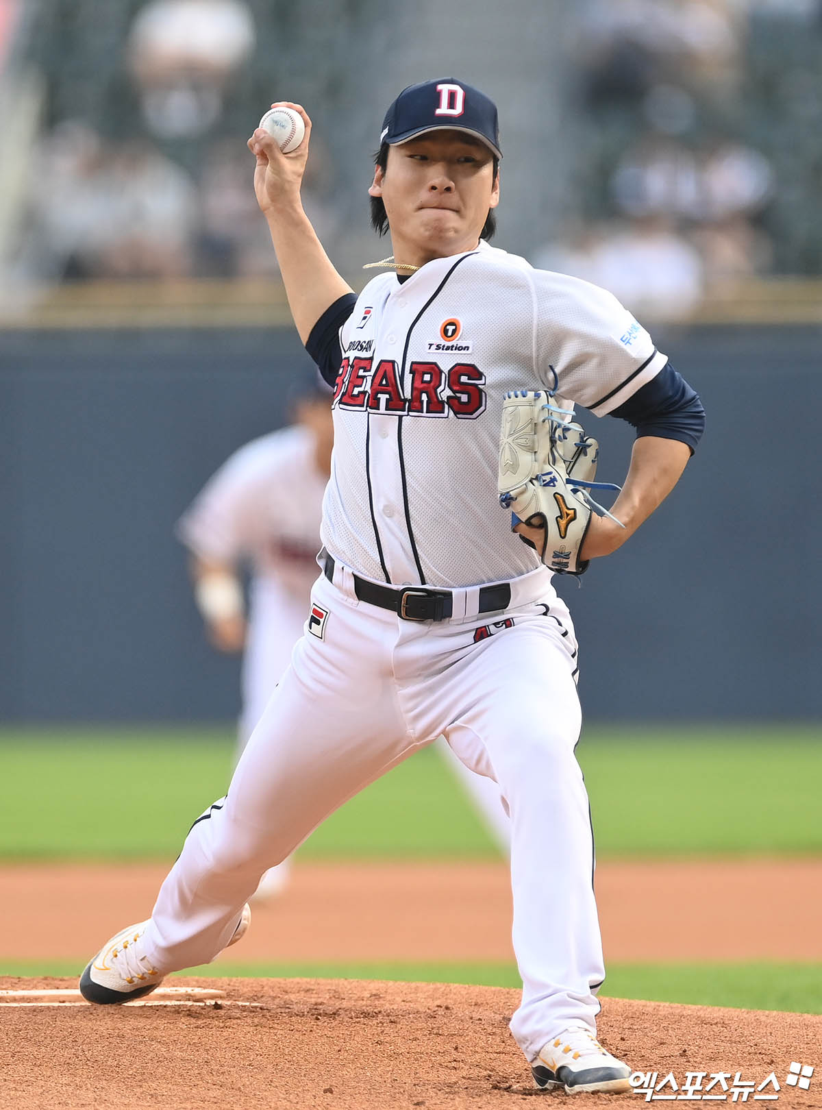 두산 베어스 에이스 곽빈이 2일 서울 잠실야구장에서 열리는 2024 신한 SOL Bank KBO 포스트시즌 와일드카드 결정전 1차전 KT 위즈와의 경기에 선발등판한다. 사진 엑스포츠뉴스 DB