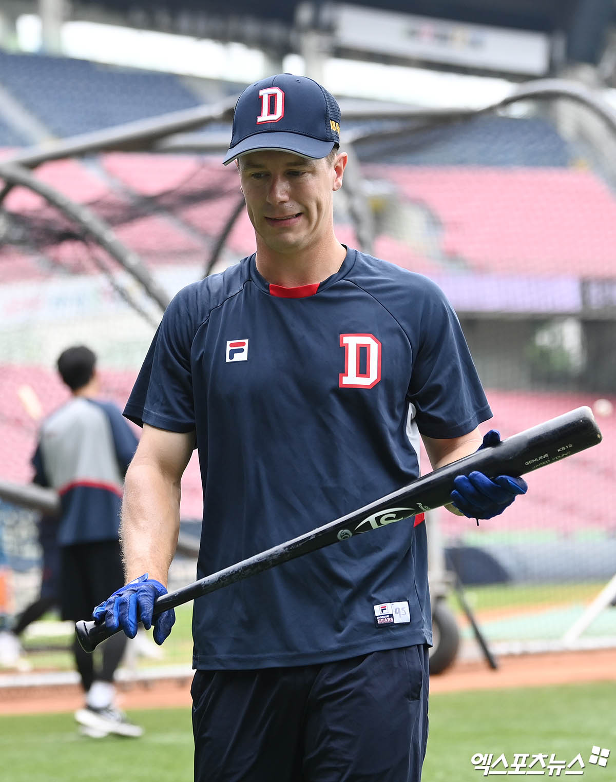 두산 베어스 외국인 타자 제러드 영이 2일 서울 잠실야구장에서 2024 신한 SOL Bank KBO 포스트시즌 와일드카드 결정전 1차전 KT 위즈와 경기에 3번타자 겸 좌익수로 선발 라인업에 이름을 올렸다. 사진 엑스포츠뉴스