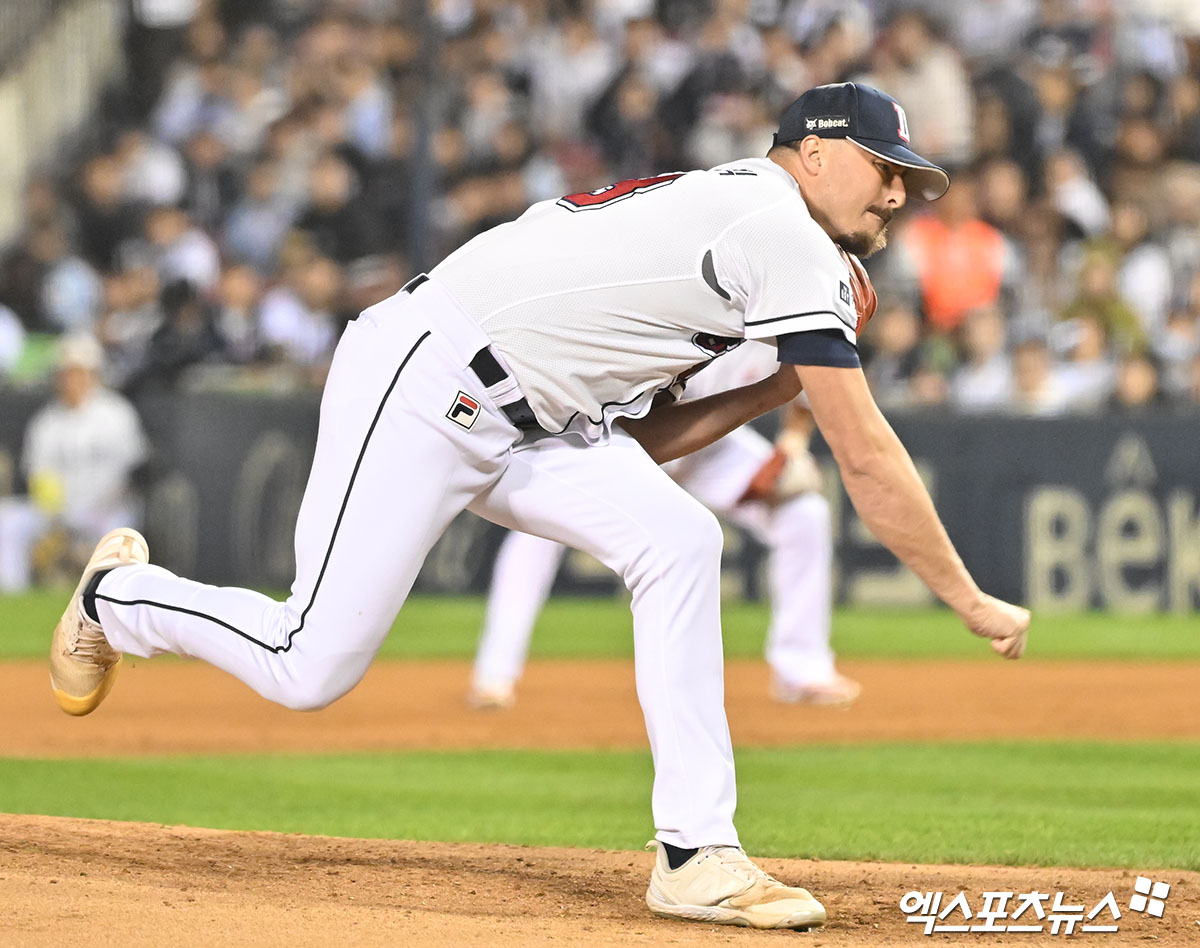 두산 베어스 외국인 투수 조던 발라조빅이 2일 서울 잠실야구장에서 열린 2024 신한 SOL Bank KBO 포스트시즌 와일드카드 결정전 1차전 KT 위즈와 경기에서 4이닝 무실점 완벽투를 선보였다. 사진 김한준 기자