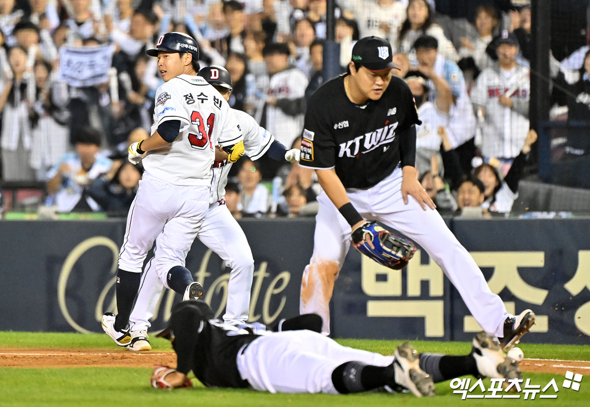 두산 베어스 외야수 정수빈이 2일 서울 잠실야구장에서 열린 2024 신한 SOL Bank KBO 포스트시즌 KT 위즈와의 와일드카드 결정전 1차전에서 멀티 히트로 활약했지만 팀 패배 속에 아쉬움을 삼켰다. 사진 김한준 기자