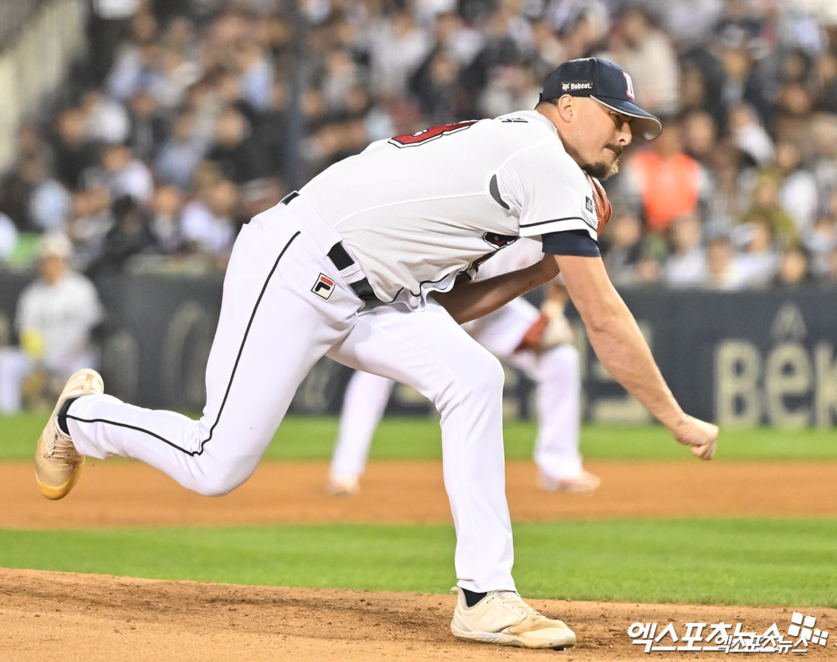 두산 베어스 외국인 투수 조던 발라조빅이 지난 2일 서울 잠실야구장에서 열린 2024 신한 SOL Bank KBO 포스트시즌 KT 위즈와 와일드카드 결정전 2차전에서 4이닝 무실점으로 호투했다. 사진 엑스포츠뉴스 DB