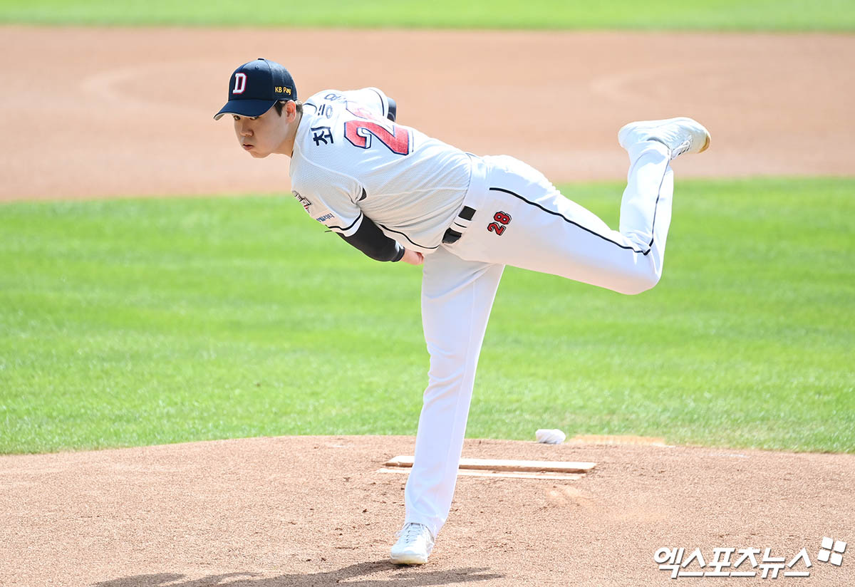 두산 베어스 좌완 영건 최승용이 3일 서울 잠실야구장에서 열린 2024 신한 SOL Bank KBO 포스트시즌 KT 위즈와의 와일드카드 결정전 2차전에 선발등판, 4⅔이닝 3피안타 2탈삼진 무실점을 기록했다. 사진 박지영 기자