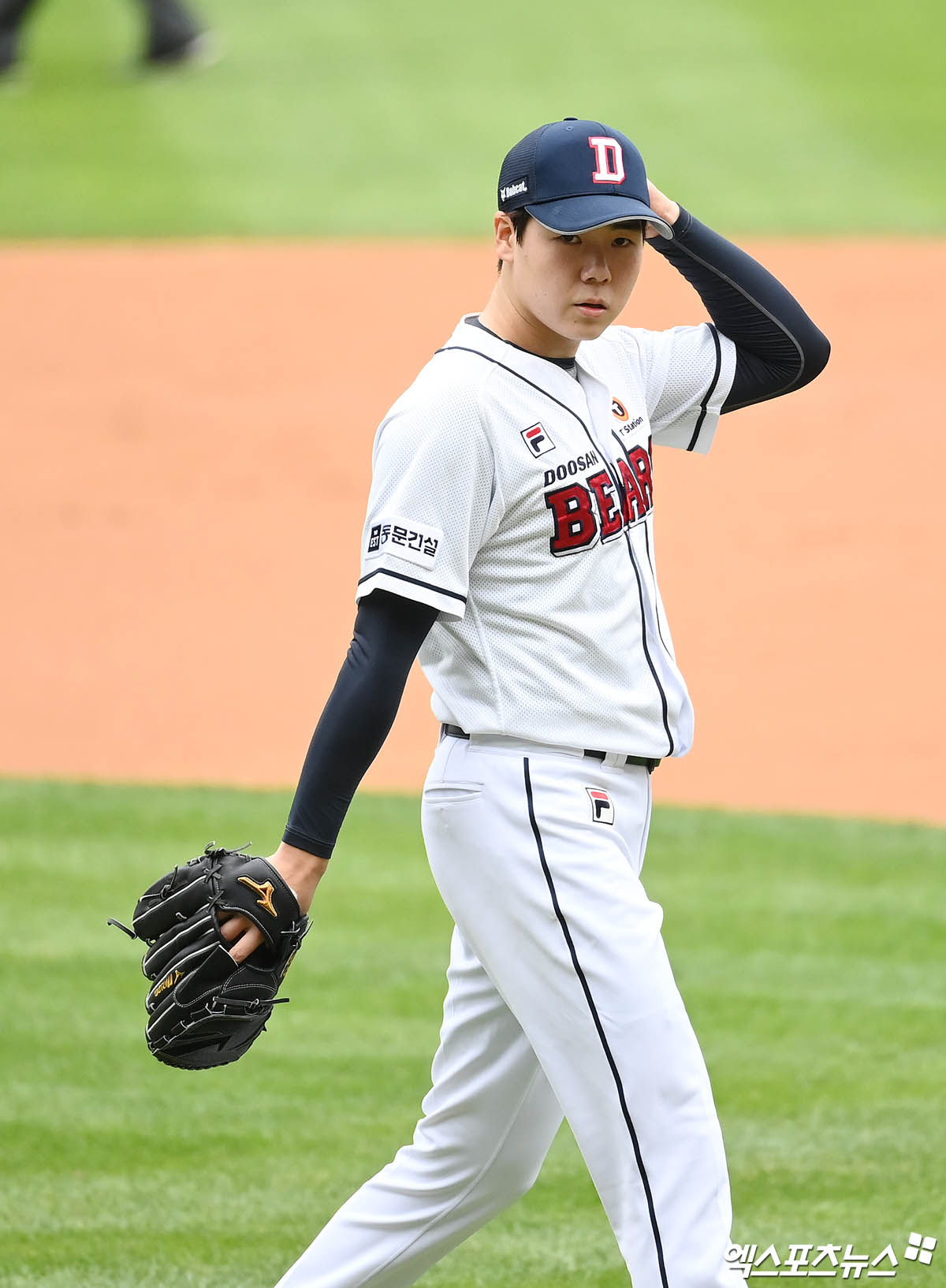 두산 베어스 좌완 영건 최승용이 3일 서울 잠실야구장에서 열린 2024 신한 SOL Bank KBO 포스트시즌 KT 위즈와의 와일드카드 결정전 2차전에 선발등판, 4⅔이닝 3피안타 2탈삼진 무실점을 기록했다. 사진 박지영 기자