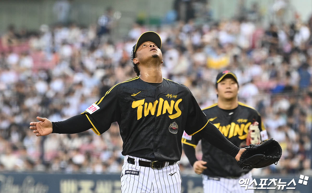 LG 투수 에르난데스는 5일 잠실구장에서 열릴 '2024 신한 SOL Bank KBO 포스트시즌' KT와 준플레이오프 1차전에서 마무리 투수 유영찬의 공백을 메워야 한다. 세이브 상황에 나설 가능성이 크다. 엑스포츠뉴스 DB