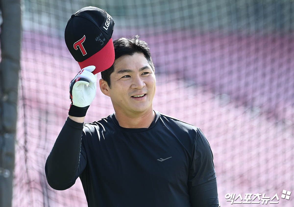 LG 오지환이 5일 오후 서울 송파구 잠실야구장에서 열리는 '2024 신한 SOL Bank KBO 포스트시즌' KT 위즈와 LG 트윈스의 준플레이오프 1차전 경기에 앞서 훈련에 나서고 있다. 잠실, 박지영 기자