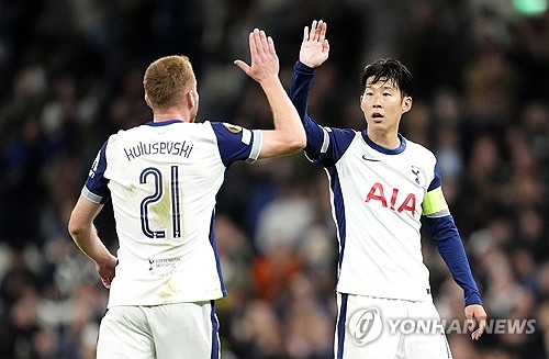 축구 통계 업체 옵타가 4일(한국시간) 분석 프로그램 '옵타 애널리스트'를 통해 2024-2025시즌 유럽축구연맹(UEFA) 유로파리그에 출전하는 각 팀의 토너먼트 단계별 진출 확률과 우승 확률을 소개했다.   4일 기준으로 우승 확률이 가장 높은 팀은 토트넘이다. 연합뉴스