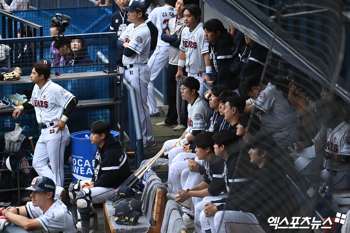 두산 베어스가 지난 3일 서울 잠실야구장에서 열린 2024 신한 SOL Bank KBO 포스트시즌 KT 위즈와의 와일드카드 결정전 2차전 패배로 준플레이오프 진출에 실패했다. 사진 엑스포츠뉴스 DB