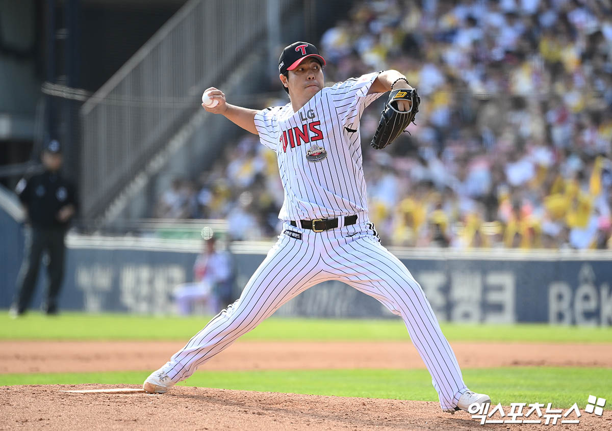 LG 투수 김진성은 5일 잠실구장에서 열린 '2024 신한 SOL Bank KBO 포스트시즌' KT와 준플레이오프(5전 3승제) 1차전에서 구원 등판했다. 뛰어난 투구를 앞세워 최종 성적 1⅔이닝 무실점으로 활약했다. 엑스포츠뉴스 DB 