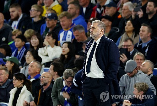 손흥민이 부상으로 빠진 토트넘이 7일 영국 팔머에서 열린 2024-2025 잉글리시 프리미어리그 7라운드 브라이턴 앤드 호브 앨비언과의 원정 경기에서 두 골을 먼저 넣고도 후반 초중반 3실점하는 문제점을 드러내며 2-3으로 역전패했다. 토트넘은 3승1무3패가 되면서 9위로 순위가 떨어졌다. 연합뉴스