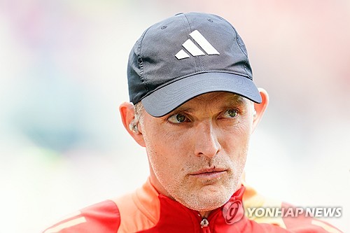 에릭 텐 하흐 감독 경질을 고려 중인 맨체스터 유나이티드가 후임으로 거론되고 있는 토마스 투헬과 이미 비밀 회담을 나눈 것으로 알려졌다. 영국 스포츠바이블에 따르면 맨유는 투헬과 비밀 회동을 가졌다. 이 회동에서 투헬은 랫클리프 경에게 자신의 '마스터 플랜'을 설명했다. 또한 투헬이 아직 무직 상태라 부담 없이 데려올 수 있다는 점도 맨유가 투헬을 노리는 이유 중 하나인 것으로 전해졌다. 연합뉴스