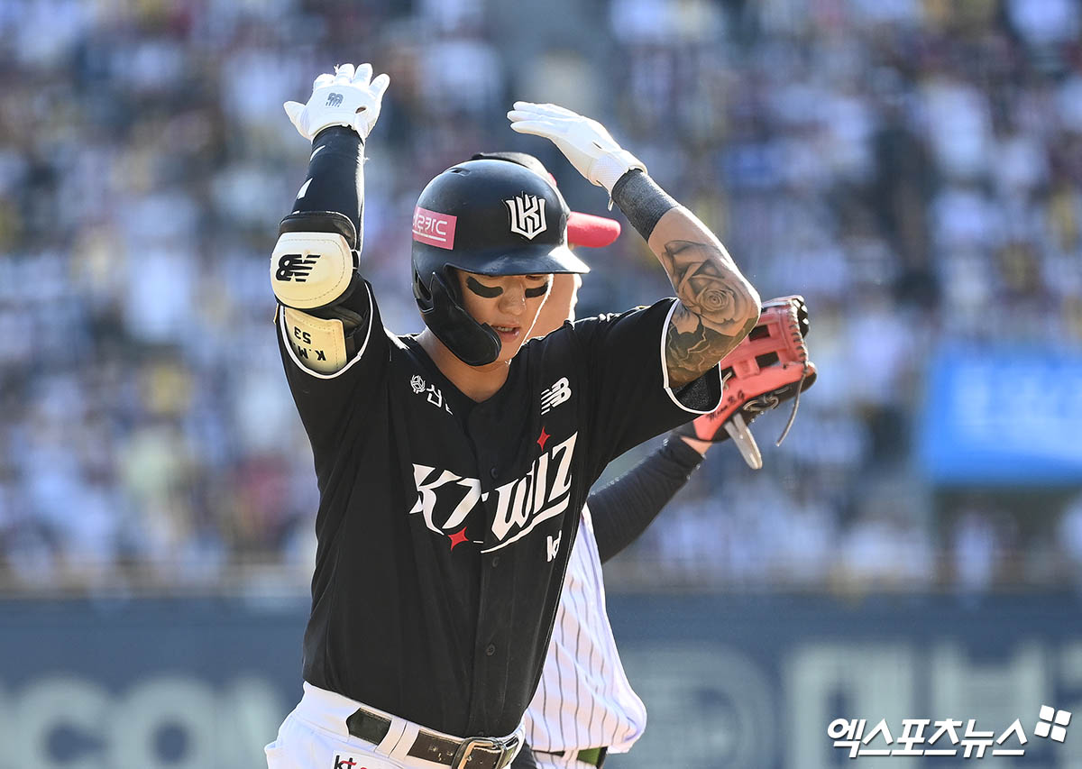 KT 외야수 김민혁은 9일 수원 KT위즈파크에서 열릴 '2024 신한 SOL Bank KBO 포스트시즌' LG 트윈스와 준플레이오프(5전 3승제) 4차전에서 1번타자 좌익수로 선발 출전한다. 감기 몸살을 털어내고 선발 명단에 복귀했다. 엑스포츠뉴스 DB