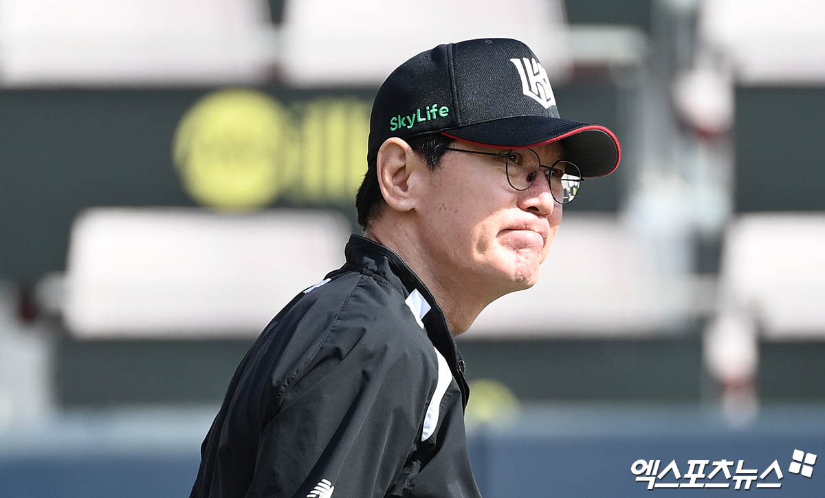 이강철 KT 감독은 9일 수원 KT위즈파크에서 열릴 '2024 신한 SOL Bank KBO 포스트시즌' LG와 준플레이오프(5전 3승제) 4차전을 앞두고 승리를 향한 힘찬 각오를 밝혔다. 수원, 김한준 기자