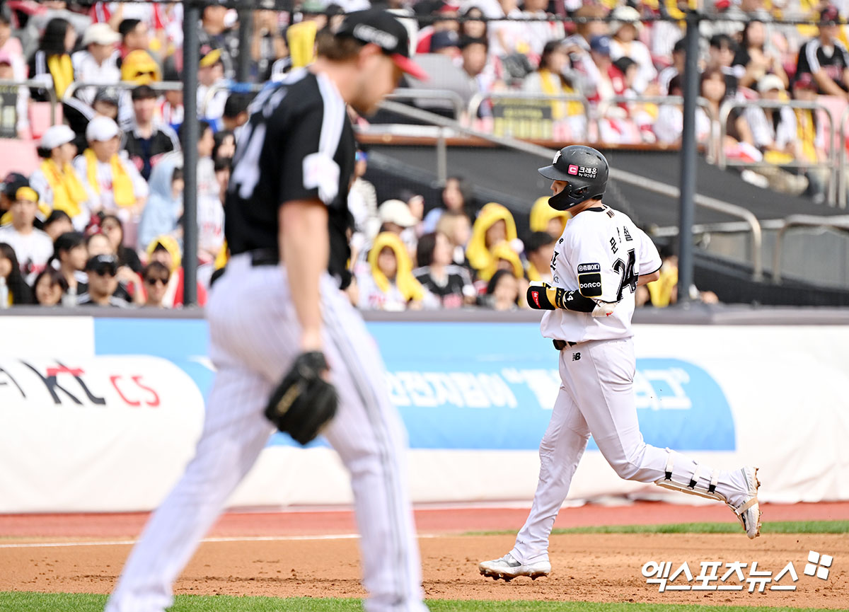 LG 투수 엔스는 9일 수원 KT위즈파크에서 열린 '2024 신한 SOL Bank KBO 포스트시즌' KT 위즈와 준플레이오프(5전 3승제) 4차전에서 선발 등판했다. 이날 최종 성적 3⅓이닝 4실점으로 4회가 끝나기 전 마운드를 떠났다. 수원, 김한준 기자