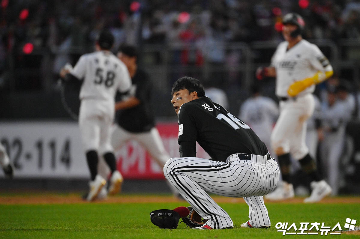 LG는 9일 수원 KT위즈파크에서 열린 '2024 신한 SOL Bank KBO 포스트시즌' KT와 준플레이오프(5전 3승제) 4차전에서 11회 5-6 끝내기 패했다. 이날 패배로 시리즈 5차전을 치러야 한다. 수원, 박지영 기자