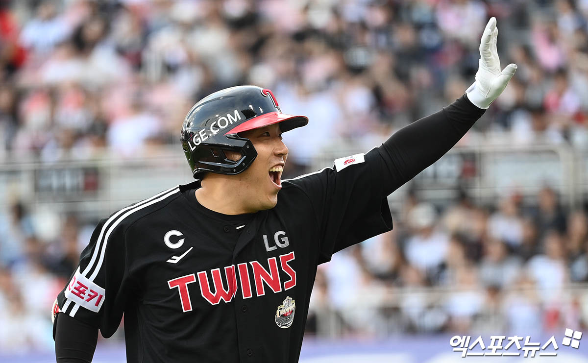 LG 외야수 김현수는 9일 수원 KT위즈파크에서 열린 '2024 신한 SOL Bank KBO 포스트시즌' KT와 준플레이오프(5전 3승제) 4차전에서 7번 지명타자로 선발 출전. 2회초 선취점을 뽑는 솔로 홈런을 포함 3안타를 몰아쳐 공격에 활력을 불어넣었다. 수원, 박지영 기자