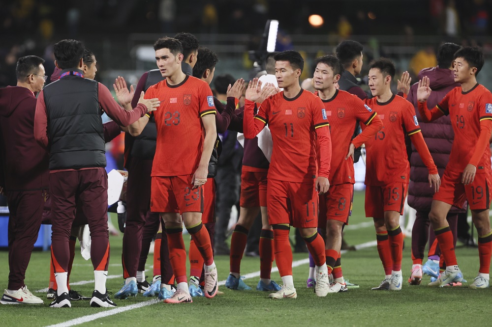 중국 축구 국가대표팀이 10일(한국시간) 호주 애들레이드 오벌 스타디움에서 열린 호주와의 2026 FIFA 북중미 월드컵 아시아 3차예선 C조 3차전에서 1-3으로 패배, 본선 진출 가능성이 더욱 희박해졌다. 사진 연합뉴스