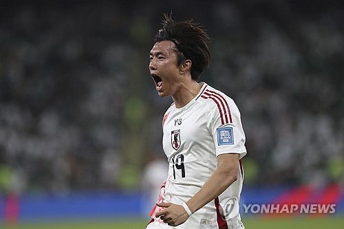 일본 축구대표팀은 11일(한국시간) 사우디아라비아 제다에 위치한 킹 압둘라 스포츠 시티에서 열린 사우디아라비아와의 2026 국제축구연맹(FIFA) 북중미 월드컵 아시아 지역 3차예선 C조 3라운드에서 전반 14분 가마다 다이치의 선제골과 후반 46분 오가와 고키의 추가골에 힘입어 2-0 승리를 거뒀다. 사우디 원정 승리로 일본은 3전 전승을 달리며 C조 선두 자리를 유지했을 뿐만 아니라 A매치 7경기에서 28골 0실점을 기록하며 7연승을 질주했다. 연합뉴스