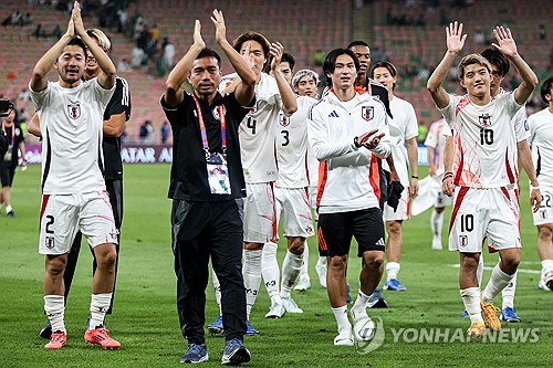 일본 축구대표팀은 11일(한국시간) 사우디아라비아 제다에 위치한 킹 압둘라 스포츠 시티에서 열린 사우디아라비아와의 2026 국제축구연맹(FIFA) 북중미 월드컵 아시아 지역 3차예선 C조 3라운드에서 전반 14분 가마다 다이치의 선제골과 후반 46분 오가와 고키의 추가골에 힘입어 2-0 승리를 거뒀다. 사우디 원정 승리로 일본은 3전 전승을 달리며 C조 선두 자리를 유지했을 뿐만 아니라 A매치 7경기에서 28골 0실점을 기록하며 7연승을 질주했다. 연합뉴스