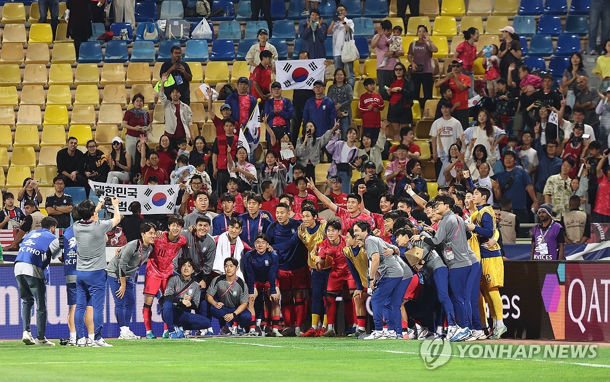 프랑스 최고 명문 PSG에서 뛰는 이강인은 11일 요르단 암만 국제경기장에서 끝난 2026 북중미 월드컵 아시아 3차예선 B조 3차전 요르단과의 원정 경기에서 오른쪽 날개로 선발 출전, 후반 45분 백승호와 교대해 벤치로 들어갈 때까지 90분간 그라운드를 누볐다. 요르단 선수들은 손흥민이 부상 결장한 한국 대표팀에서 이강인이 에이스임을 간파하고 집중 마크를 시도했다. 연합뉴스