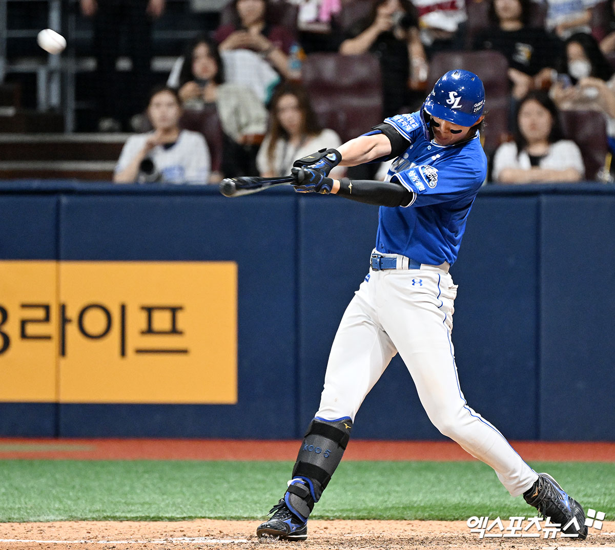  29일 오후 서울 구로구 고척스카이돔에서 열린 '2024 신한 SOL Bank KBO리그' 삼성 라이온즈와 키움 히어로즈의 경기, 11회초 삼성 구자욱이 솔로 홈런을 날리고 있다. 엑스포츠뉴스 DB