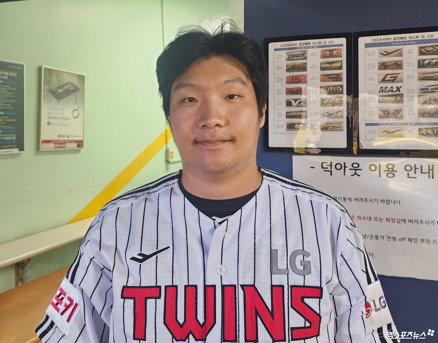 LG 내야수 문보경은 11일 잠실구장에서 열린 '2024 신한 SOL Bank KBO 포스트시즌' KT와 준플레이오프(5전 3승제) 5차전에서 6번타자 3루수로 선발 출전했다. 이날 4타수 1안타로 활약하며 팀의 4-1 승리에 힘을 보탰다. 이날 16타수 무안타 부진을 끊어내며 부활의 신호탄을 쐈다. 잠실, 박정현 기자