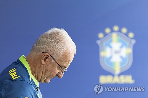 스페인 매체 코페가 12일(한국시간) 룰라 브라질 대통령이 브라질축구연맹 회장을 만나 자국 리그에서 뛰는 선수들만 뽑아야 한다고 주장했다고 전했다. 연합뉴스