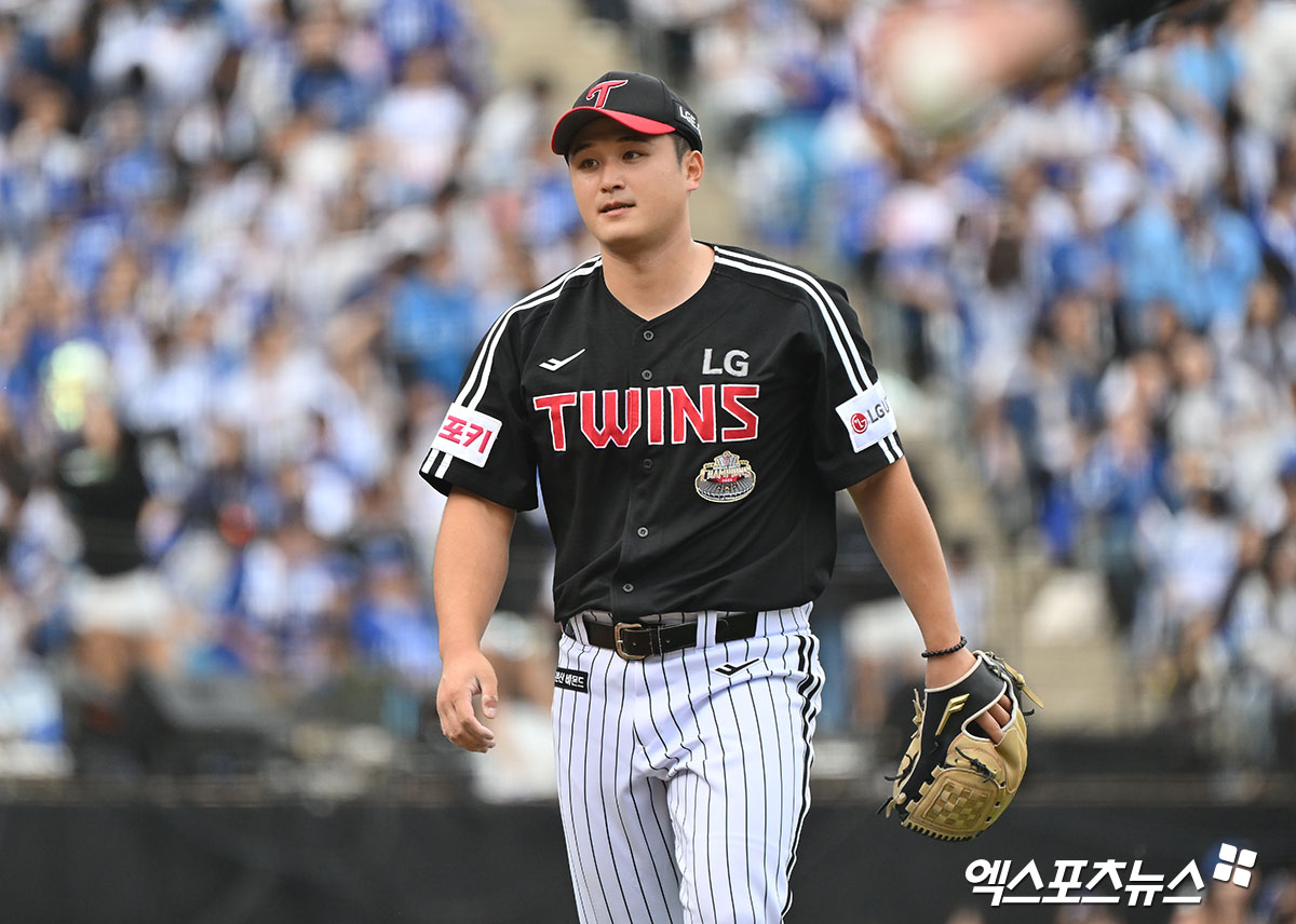 LG 투수 최원태는 13일 대구 삼성라이온즈파크에서 열린 '2024 신한 SOL Bank KBO 포스트시즌' 삼성과 플레이오프 1차전(5전 3승제)에서 선발 등판했다. 2피홈런을 허용하며 최종 성적 3이닝 5실점으로 부진했다. 대구, 김한준 기자