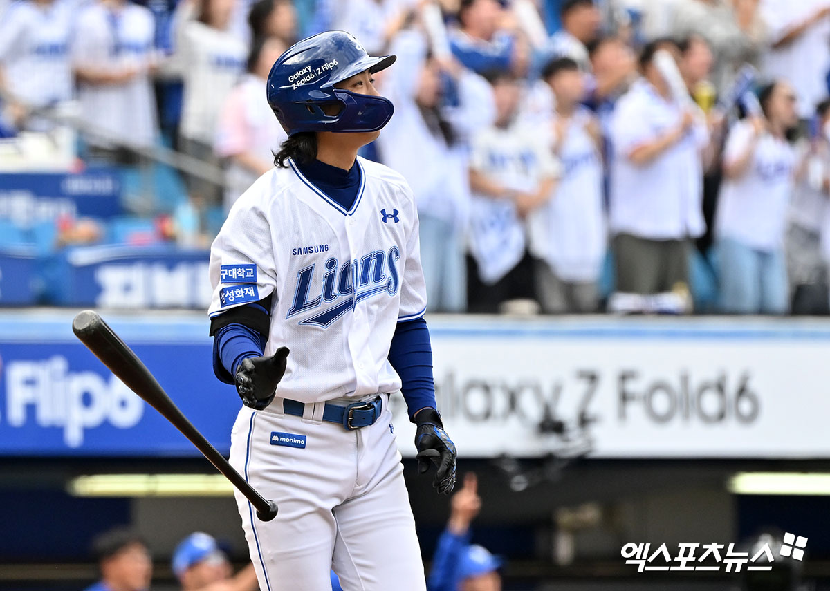 삼성 외야수 구자욱은 13일 대구 삼성라이온즈파크에서 열린 '2024 신한 SOL Bank KBO 포스트시즌' LG와 플레이오프 1차전(5전 3승제)에서 3번타자 좌익수로 선발 출전했다. 3회말 3점포를 터트려 공격에 활력을 불어넣었다. 대구, 김한준 기자