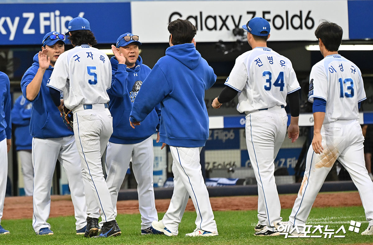 삼성은 13일 대구 삼성라이온즈파크에서 열린 '2024 신한 SOL Bank KBO 포스트시즌' LG와 플레이오프 1차전(5전 3승제)에서 10-4로 승리하며 기분 좋은 출발을 알렸다. 덧붙여 3257일 만에 포스트시즌 승리를 챙겼다. 대구, 김한준 기자