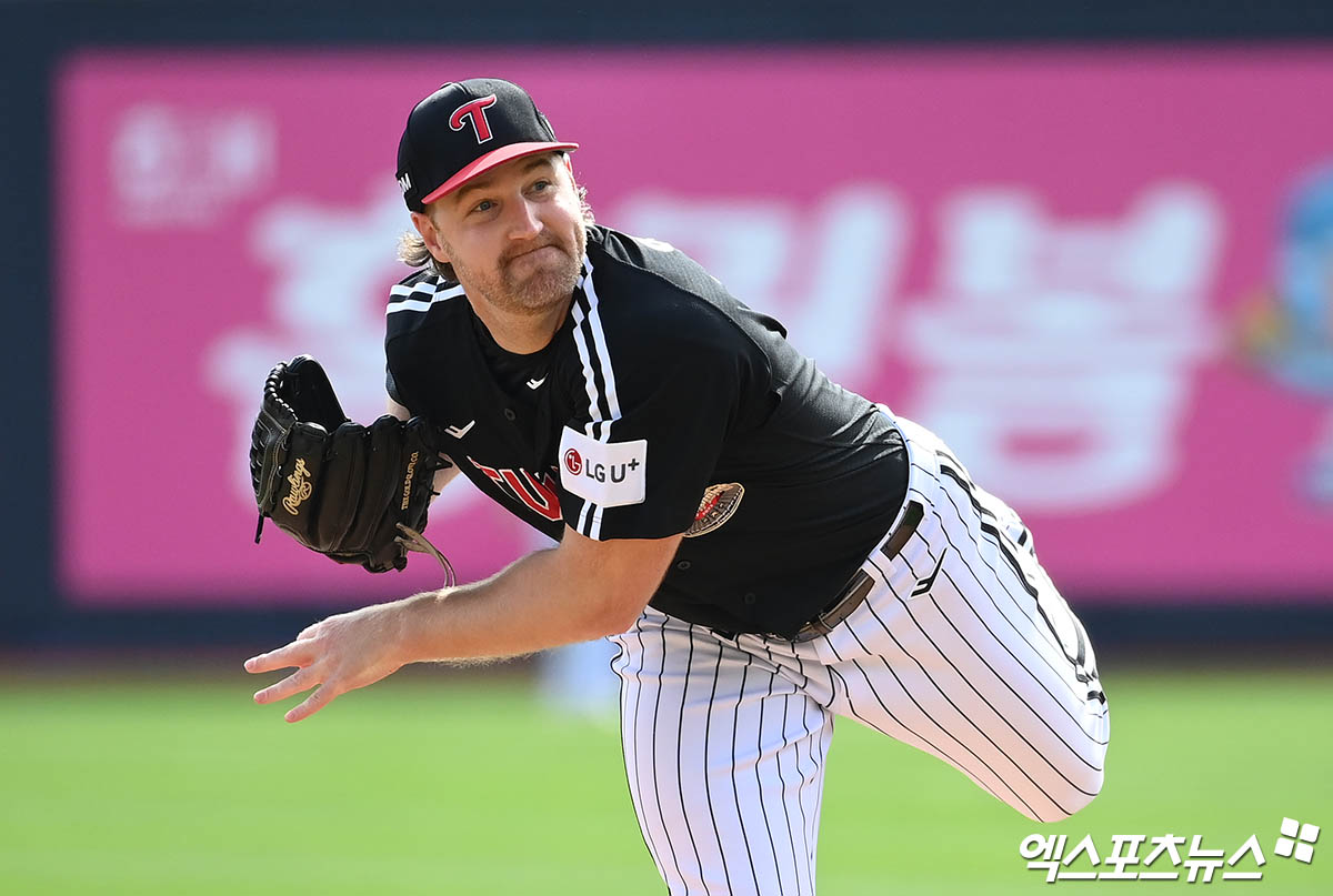 LG 투수 엔스는 14일 대구 삼성라이온즈파크에서 열릴 '2024 신한 SOL Bank KBO 포스트시즌' 삼성과 플레이오프 2차전(5전 3승제)에서 선발 등판할 계획이다. 엔스의 투구에 따라 LG는 시리즈 우세로 가느냐 밀리느냐가 결정된다. 엔스의 호투가 절실하다. 엑스포츠뉴스 DB