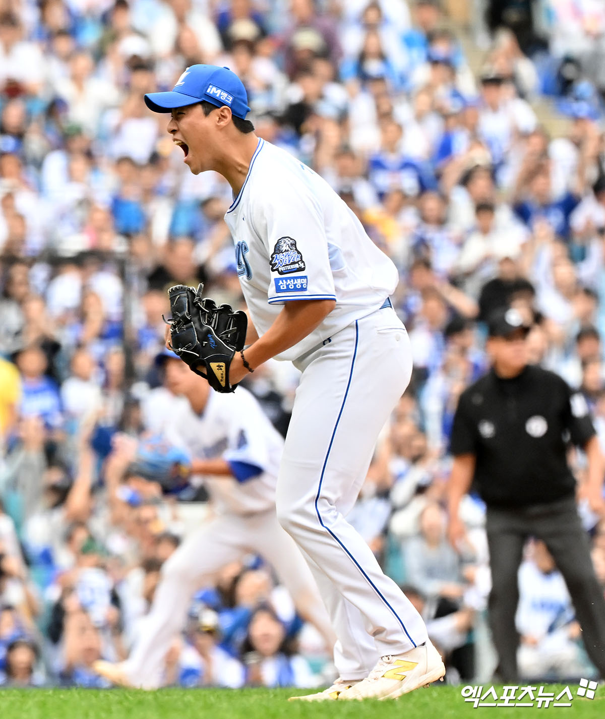 삼성 투수 김윤수는 13일 대구 삼성라이온즈파크에서 열린 '2024 신한 SOL Bank KBO 포스트시즌' LG와 플레이오프 1차전(5전 3승제)에서 구원 등판했다. 이날 ⅓이닝 무실점으로 활약해 홀드를 기록하며 팀 승리에 힘을 보탰다. 대구, 김한준 기자