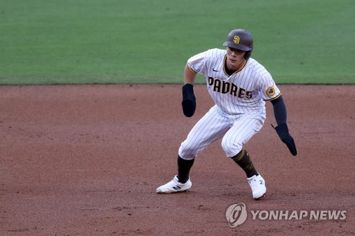 샌디에이고 파드리스 김하성이 올해 미국 메이저리그 정규시즌 경기에 출전해 주루를 준비하고 있다. AFP/연합뉴스