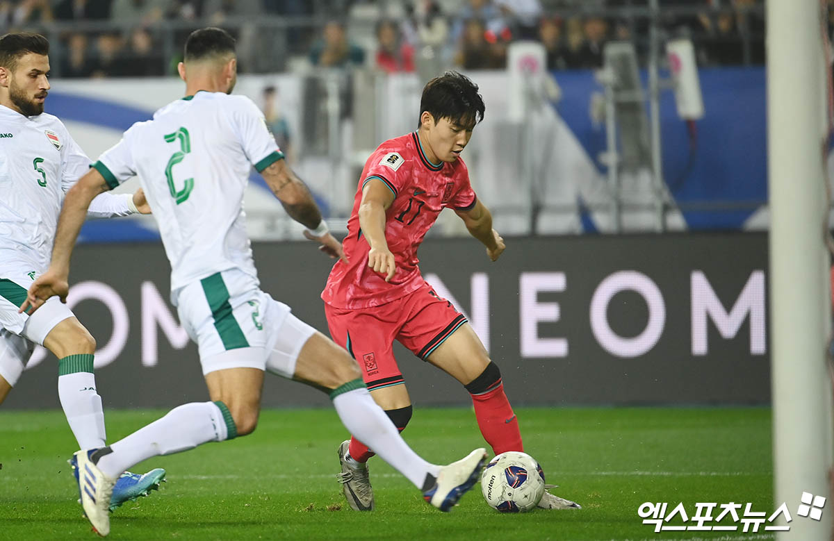 홍명보 감독이 이끄는 축구대표팀은 15일 오후 8시 용인미르스타디움에서 이라크와 2026 국제축구연맹(FIFA) 북중미(캐나다·미국·멕시코 공동개최) 월드컵 아시아 3차예선 B조 4차전 홈 경기를 치러 전반전을 1-0으로 마쳤다. 전반 41분터진 오세훈의 선제골로 기분 좋게 후반전을 맞이하게 됐다. 용인 미르스타디움, 박지영 기자